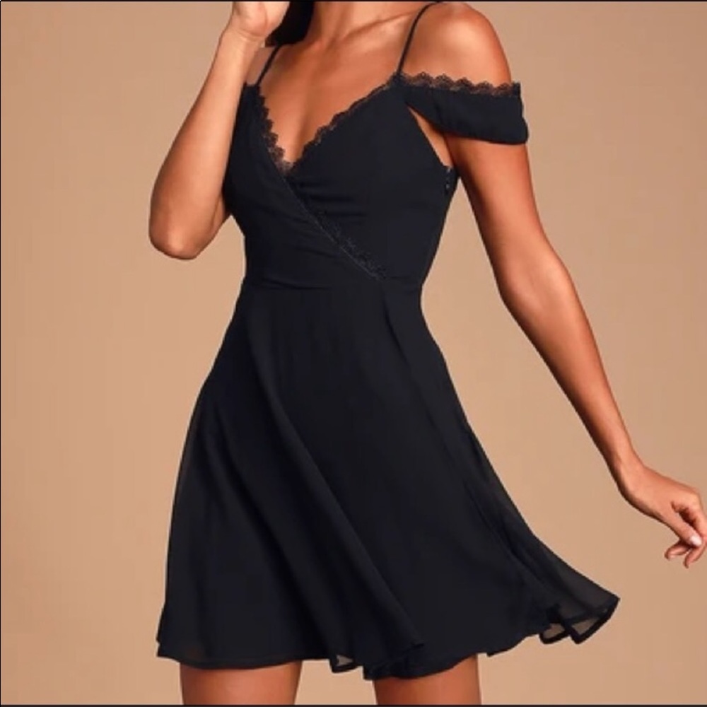 Super cute black LuLus dress with shoulder drop